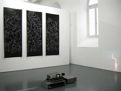 Ausstellungsansicht.  &raquo; Klicken zum Vergr&ouml;ssern ->