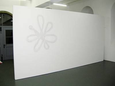 EVELINA CAJACOB. Wandzeichnung in Rot, 2007.  » Klicken zum Vergrössern ->
