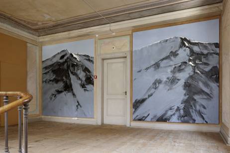 Conrad J. Godly: &lsaquo;SOL &ndash; I und SOL &ndash; II&rsaquo;, 2010 2 Gem&auml;lde, &Ouml;l auf Baumwolle, je 265 &times; 235 cm Treppenhaus im 3. Obergeschoss Bild: &copy; Ralph Feiner  &raquo; Klicken zum Vergr&ouml;ssern ->