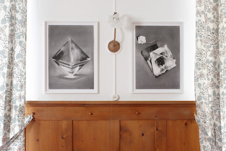 huber.huber: ‹Human-Made (Crystals)›, 2011
14 Zeichnungen, Kohle auf Papier, gerahmt, je 59,4 × 42 cm, Frühstücksraum, Bild: © Ralph Feiner  » Klicken zum Vergrössern ->