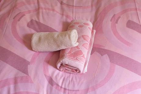 Jules Spinatsch: &lsaquo;Digestive&rsaquo;, 2010, 36 Fotografien, C-Prints auf Aluminium, je 24 &times; 36 cm, Gesamtes Hotel, verschiedene R&auml;umlichkeiten, Bilder: &copy; Jules Spinatsch  &raquo; Klicken zum Vergr&ouml;ssern ->